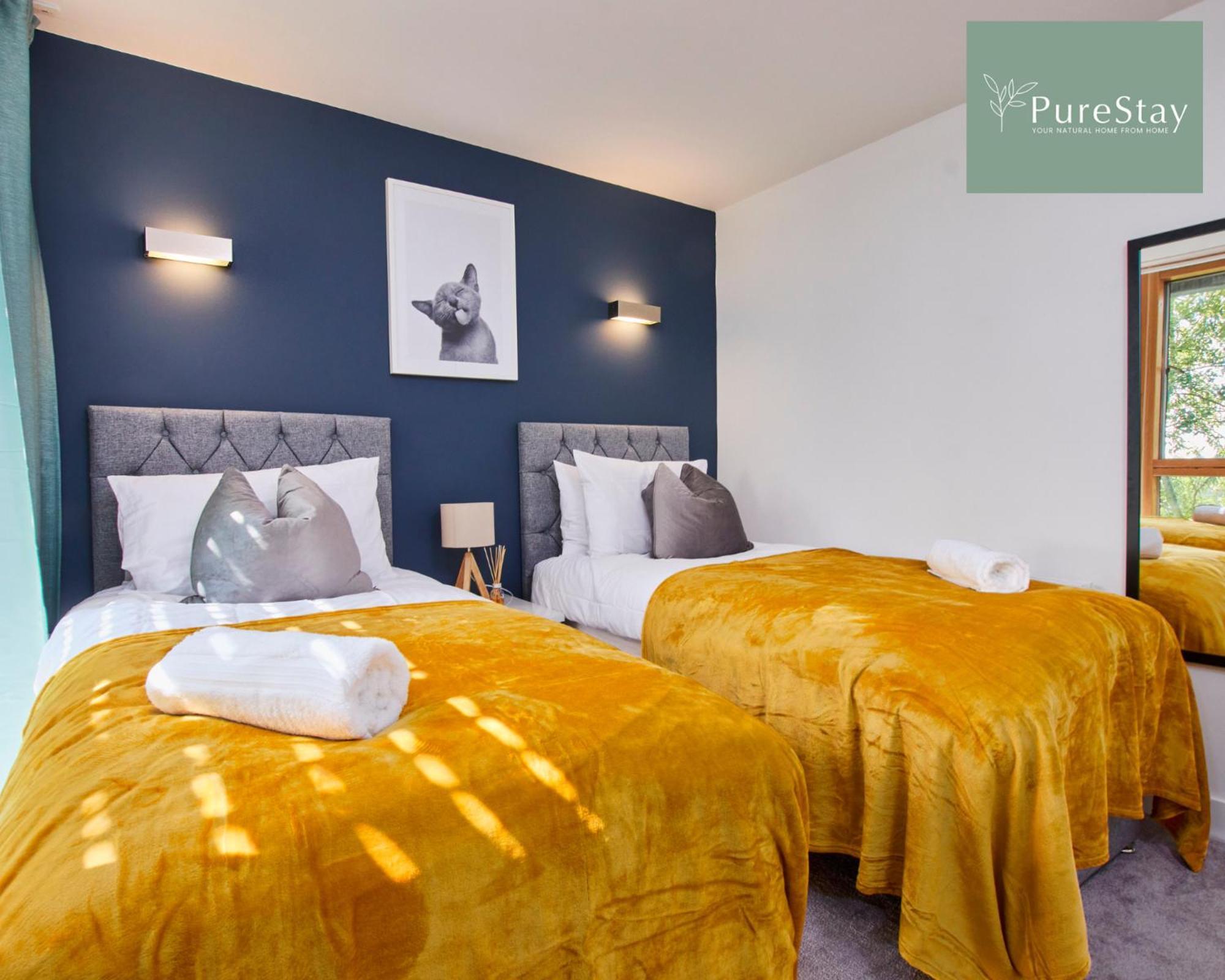 Beautiful Four Bed House By Purestay Short Lets & Serviced Accommodation Coventry With Parking Екстериор снимка