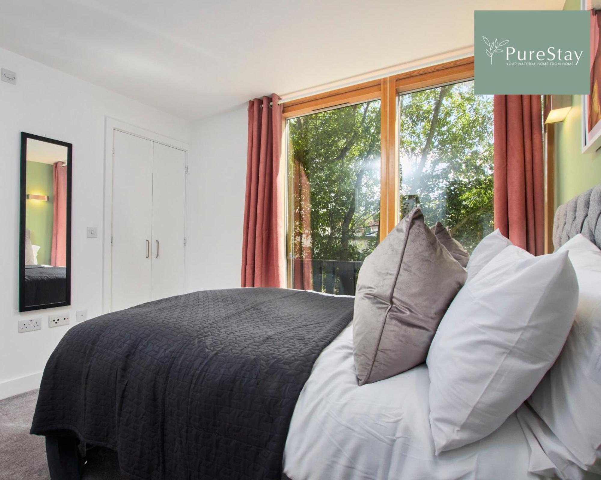 Beautiful Four Bed House By Purestay Short Lets & Serviced Accommodation Coventry With Parking Екстериор снимка