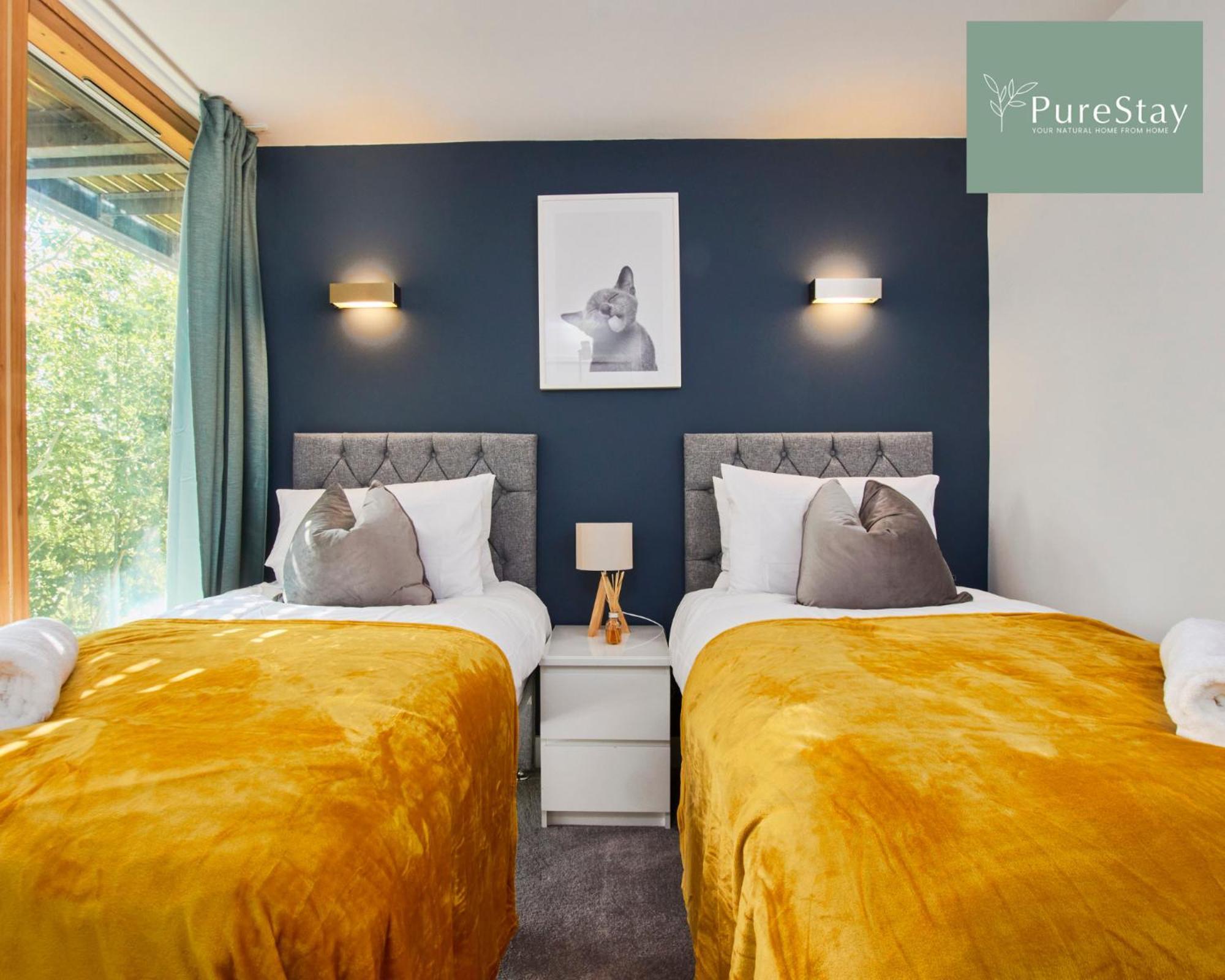 Beautiful Four Bed House By Purestay Short Lets & Serviced Accommodation Coventry With Parking Екстериор снимка