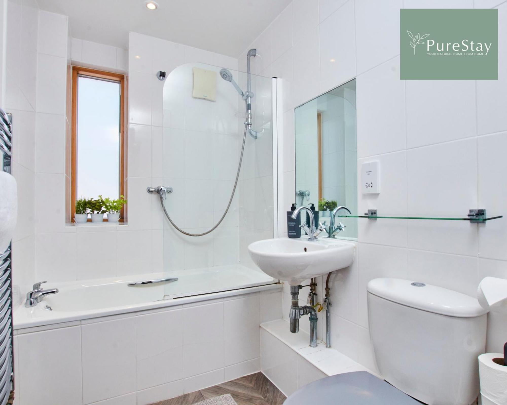 Beautiful Four Bed House By Purestay Short Lets & Serviced Accommodation Coventry With Parking Екстериор снимка
