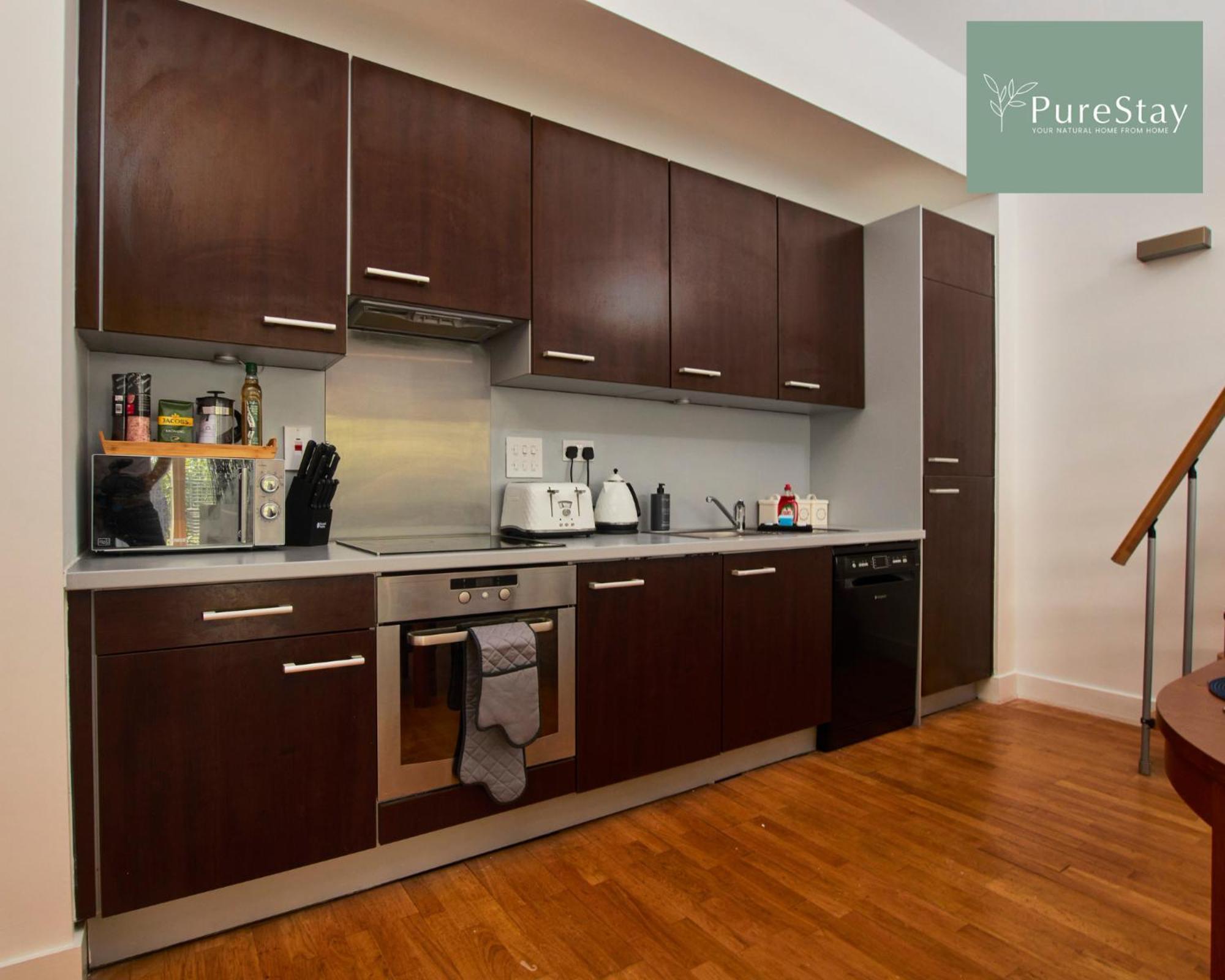 Beautiful Four Bed House By Purestay Short Lets & Serviced Accommodation Coventry With Parking Екстериор снимка
