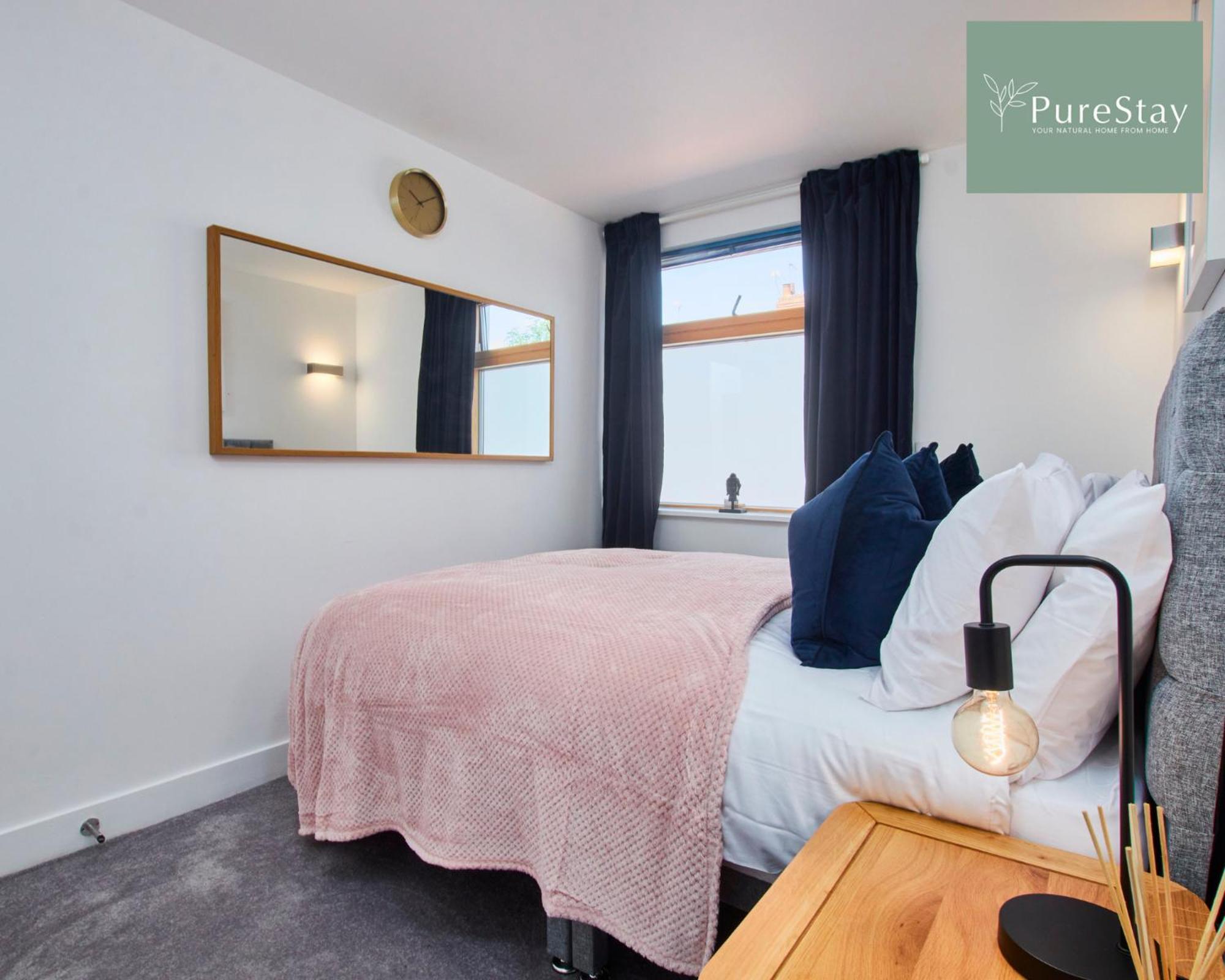 Beautiful Four Bed House By Purestay Short Lets & Serviced Accommodation Coventry With Parking Екстериор снимка