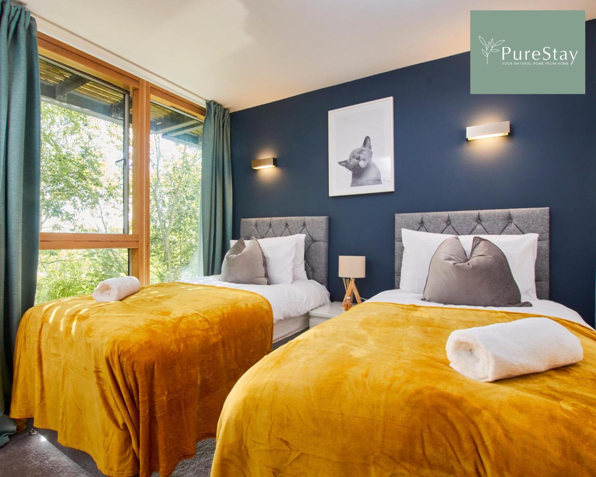Beautiful Four Bed House By Purestay Short Lets & Serviced Accommodation Coventry With Parking Екстериор снимка