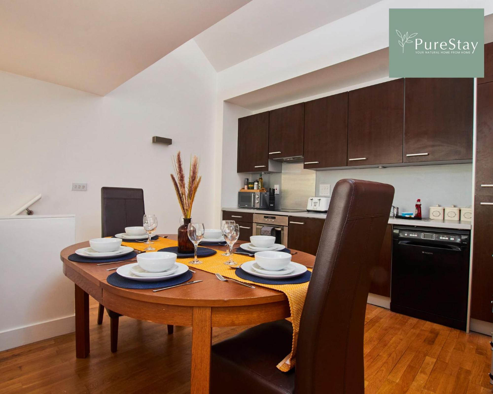 Beautiful Four Bed House By Purestay Short Lets & Serviced Accommodation Coventry With Parking Екстериор снимка