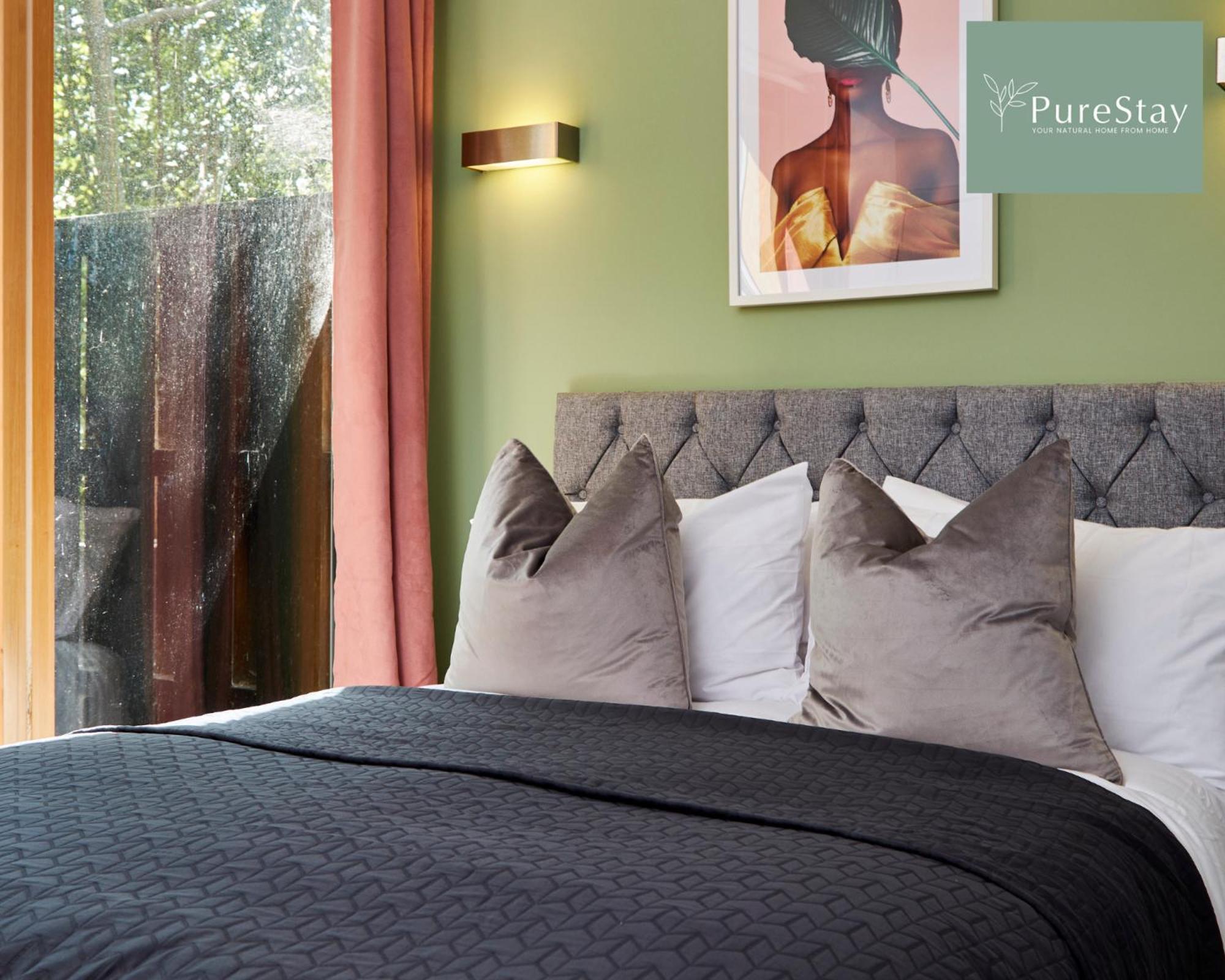 Beautiful Four Bed House By Purestay Short Lets & Serviced Accommodation Coventry With Parking Екстериор снимка