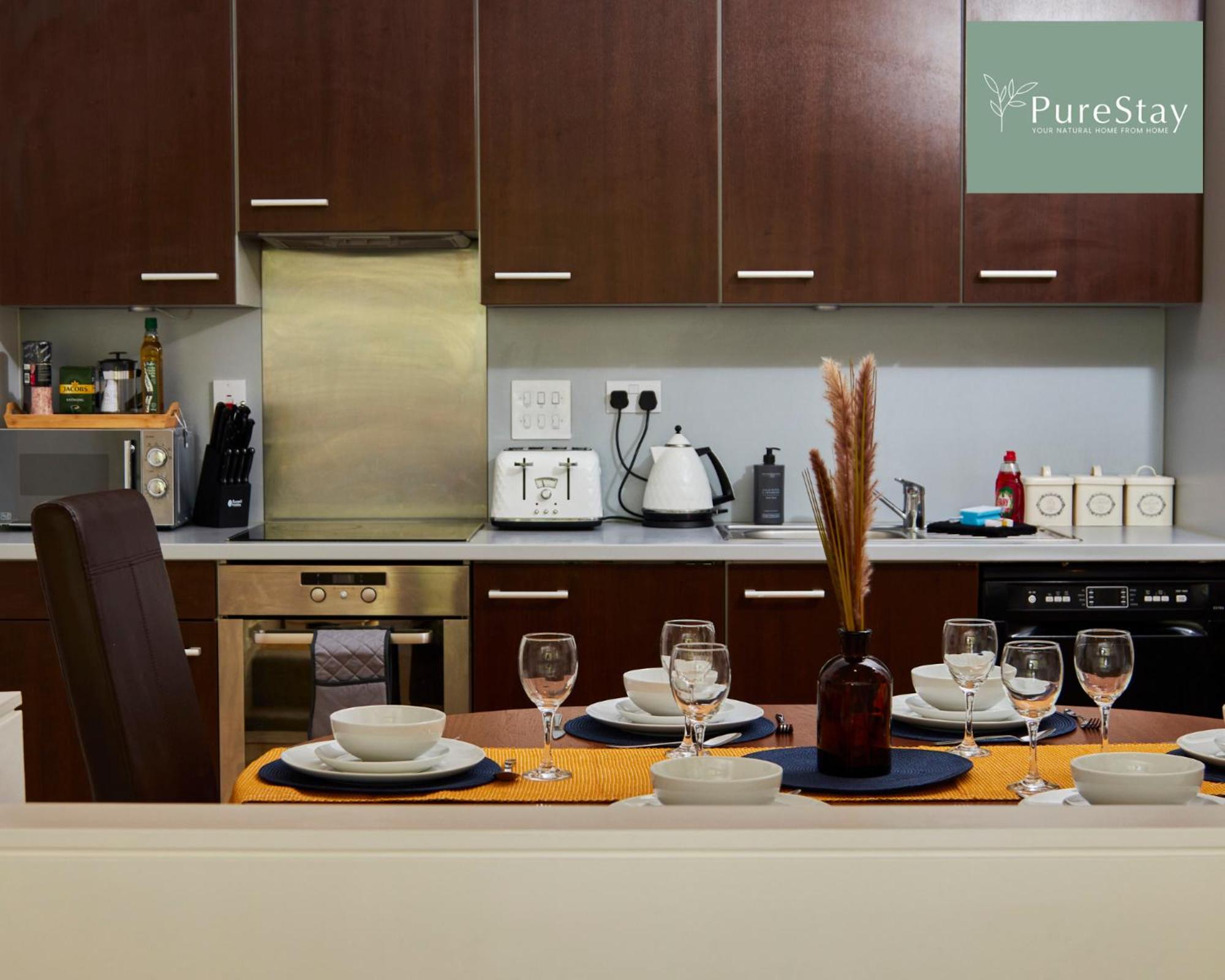 Beautiful Four Bed House By Purestay Short Lets & Serviced Accommodation Coventry With Parking Екстериор снимка